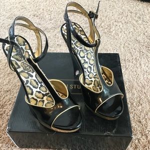 Colin Stuart T-Pumps Open Toe Heels